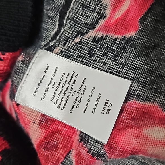 Talbots Petite Red & Black Floral Pure Merino Wool 3/4 Sleeve Top #W-875 - Picture 6 of 11